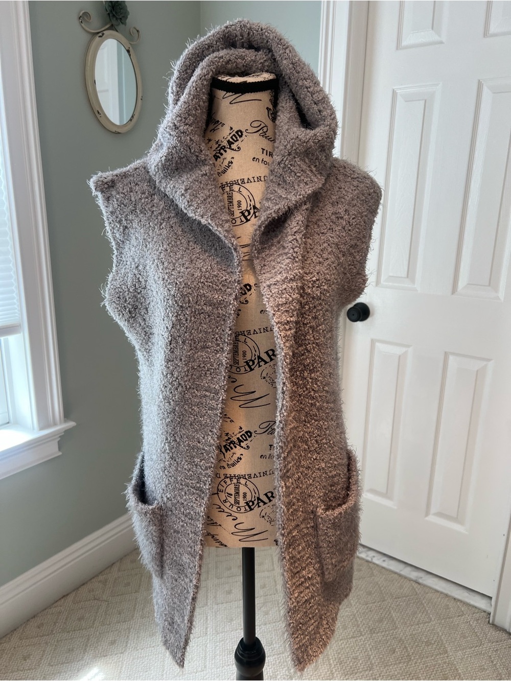 NWT mia & tess gray textured bouclé knit sleeveless open-front hooded vest | OS